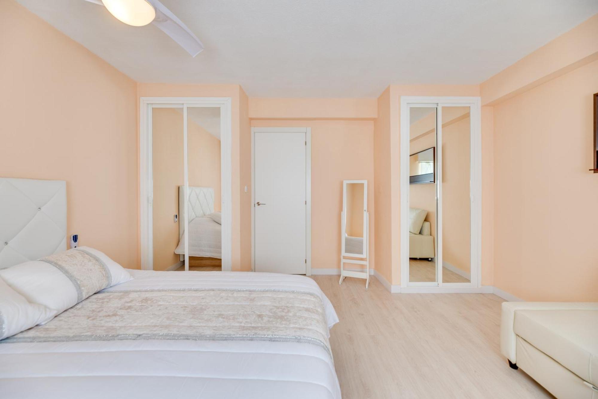 Flamingo 1 Bdr Beach 200 Meters Always Happy Benalmadena Apartment Bagian luar foto